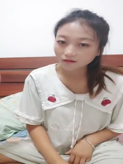 良家小少妇深夜露脸与小哥床上激情，让小哥吃奶舔逼，口交大鸡巴后入爆草，激情上位淫声荡语不断互动撩骚第01集